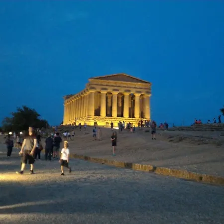 بيت ضيافة Affitto Breve Puccio A Chiazza